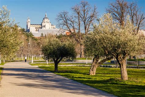 Madrid's largest park began life as a royal hunting ground under philip ii, who built. Visita guiada por la Casa de Campo, Madrid