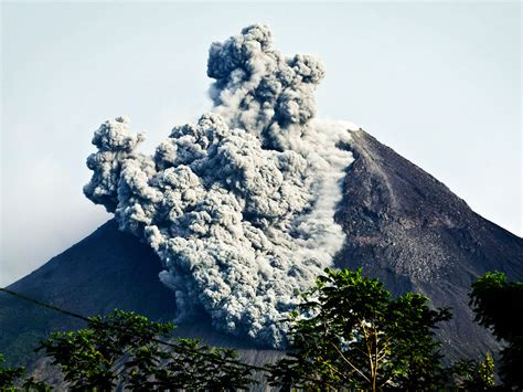 Eyewitness Eruption Of Mount Merapi World News The Guardian