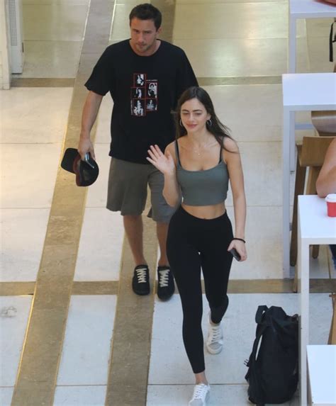 רוצים גם אתם לקבל את הפעמון? יעל שלביה והחבר בכספומט