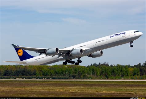D Aihl Lufthansa Airbus A340 600 At Frankfurt Photo Id 390369