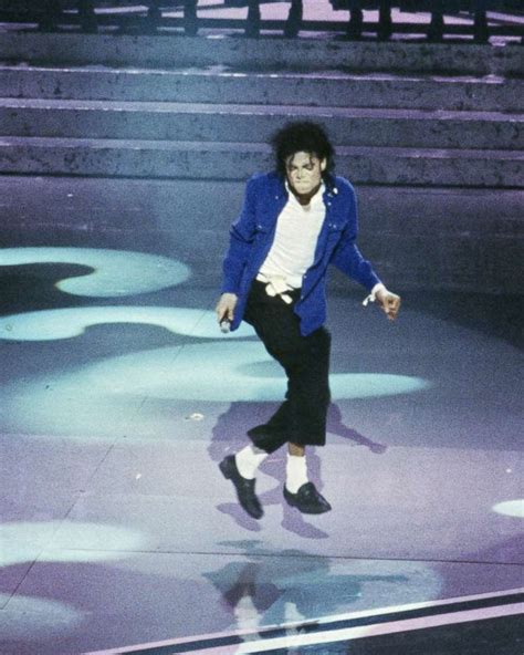Michael Jackson Moonwalk Photo