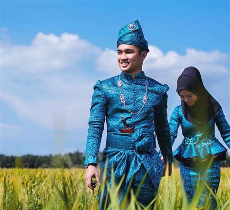 Maybe you would like to learn more about one of these? Paling Baru Baju Kahwin Songket Biru - Lamaz Morradean