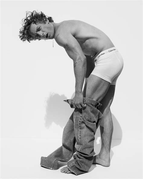 Jeremy Allen White Strips Down For Calvin Klein Underwear Ad Los Angeles Times