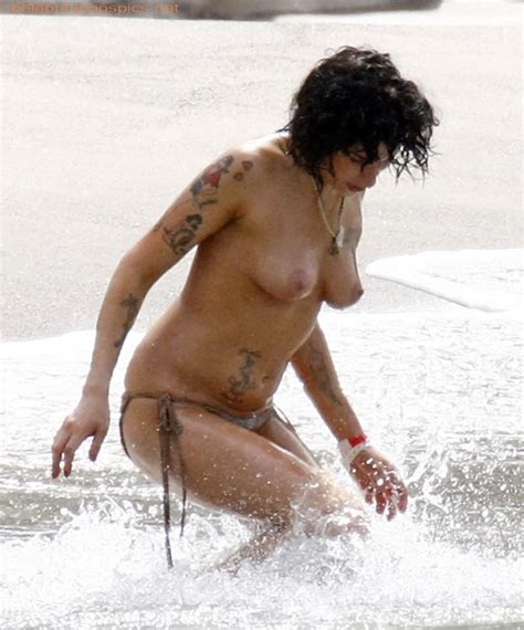 Naked Amy Winehouse Added By