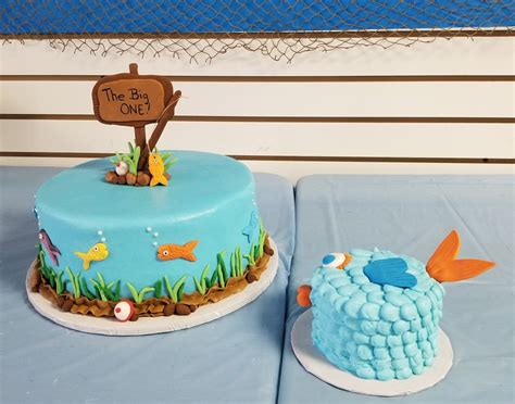 Two Cakes Decorated To Look Like They Are Under The Sea