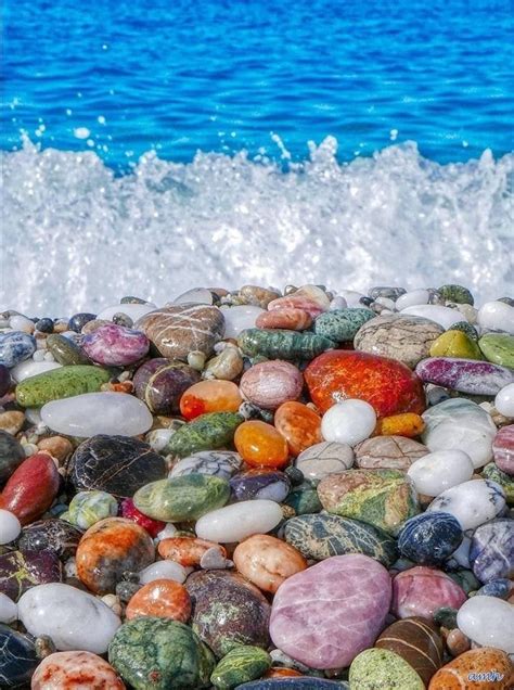 Pedras Coloridas De Uma Praia Na Ilha De Creta Grécia Crete Island