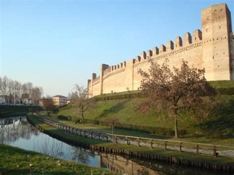 Cittadella che mantiene la sesta posizione in classifica, si. Cittadella - Itália | Italia, Foto, Bel paese