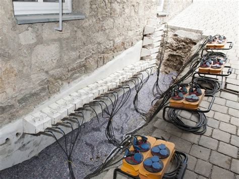Erklärvideo mauern trockenlegen von sanside. Bautrocknung: Feuchte Wände trocken legen - bauen.de