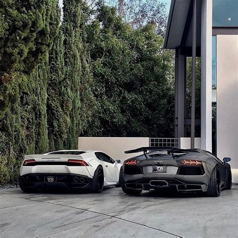 Wealthymag Left Or Right Pick Your Favorite Lamborghini