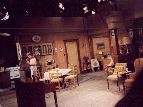 Quiz Can You Name These Sitcoms From Just An Image Of Their Empty Sets Obsev