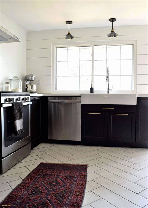 Unfortunately, honey oak kitchen cabinets, trim, casings, doors and even floors are not the modern look that most homeowners want these days. 15 Fantastic Hardwood Floor Color with White Cabinets ...