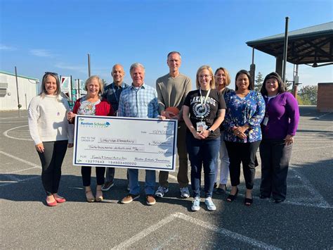 Lakeridge alum donate $30,000 to help families, staff | Renton Reporter