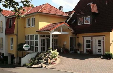 Hotel haus am park is 3.7 miles from romerkastell saalburg und archaologischer park and features an aqua park, a sun terrace and a golf course. Hotel Haus am Park - Bad Hersfeld – Great prices at HOTEL INFO