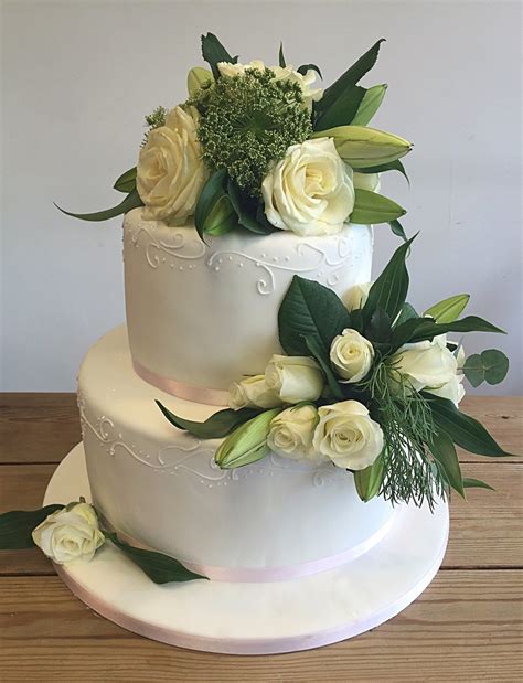Fresh flowers on cake overnight. Fresh Flower Wedding Cake