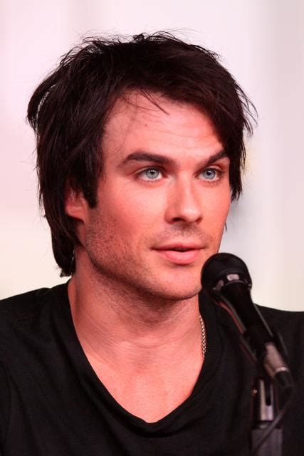 Ian somerhalder ist 41 jahre alt und wird in vier tagen 42. Ian Somerhalder total verliebt in "Superwoman"
