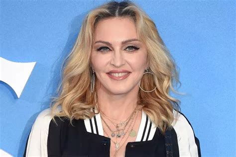 madonna promises to give oral sex to hillary clinton voters during explicit stand up routine