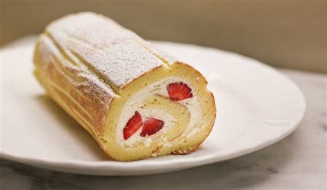 Chocolate peppermint ice cream cake roll by barbara bakes. Annee de Macaron: Fresh Strawberry Swiss Roll Cake