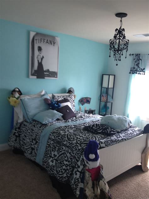 It's amazing all the various room styles using similar blue paint color. Sis room! Tiffany blue! | Tiffany blue rooms, Blue rooms ...