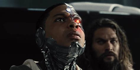 justice league cyborg fixing the flying fox was deeper than you thought