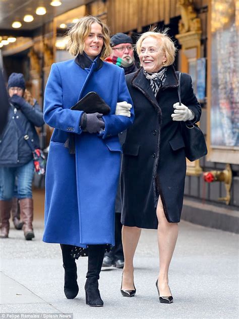 Sarah paulson, 45, and holland taylor, 77, have been dating since 2015. Sarah Paulson and Holland Taylor stroll arm in arm in NYC ...