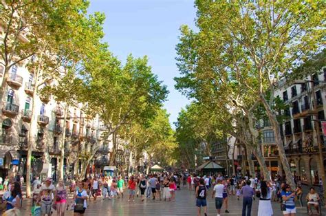 קיים סיכוי לא רע ששיר זה נכתב בעקבות האטרקציות הרבות והכה מסקרנות ומרתקות שיש פארק גואל והבתים של גאודי: The Best Things to Do in Barcelona On a 3-Day Itinerary ...
