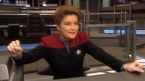 Kate Mulgrew To Reprise Star Trek Voyager Role For Nickelodeons
