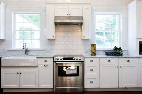 These cabinet doors may look simple, but they're also timeless, and fit in with traditional or modern kitchens. Remodelaholic | How To Make A Shaker Cabinet Door