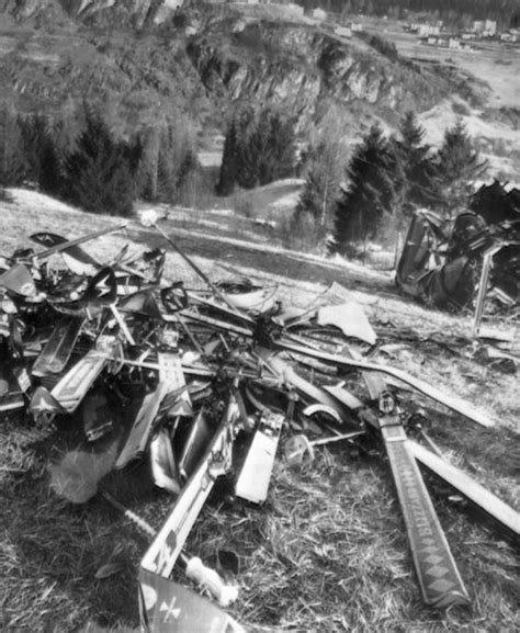Un cacciabombardiere francese tranciò i cavi. Il primo disastro del Cermis, quarant'anni fa - Il Post