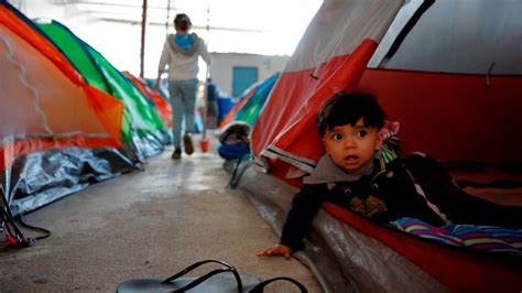 Us Mexico Border Volunteer Shelters Struggling To Make Room For Migrants Sky News Australia