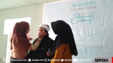 Diketahui, salah satu perawat di rs siloam sriwijaya palembang, sumatera selatan, christina ramauli s (28) melaporkan salah satu keluarga pasien berinisial jt ke polrestabes palembang karena telah menganiaya dirinya, jumat (16/4). Puluhan Perawat dan Dokter yang Bertugas di RS Hermina ...