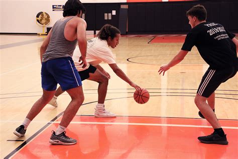 Pickup Basketball Bounces Back From The Pandemic The Occidental