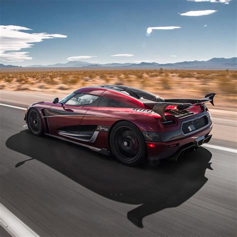 The agera pumps out over 900 horsepower, and its carbon fiber body makes it lightweight, aerodynamic and very pretty to look at. The Koenigsegg Agera RS Just Set A Top Speed Record Of 277 ...