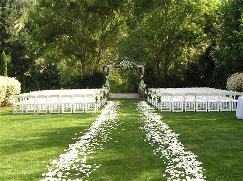Gorgeous White Rose Petal Ceremony Aisle Outdoor Wedding Decorations