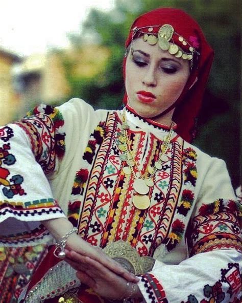 Épinglé Par Галинъ Колевъ Sur Bulgarian Folklore And Customs Bulgarie