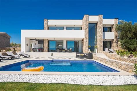 Enjoy private pools, onsite parking, and a patio. Moderne Villa mit Pool & Meerblick in Sužan - Firma Adria ...