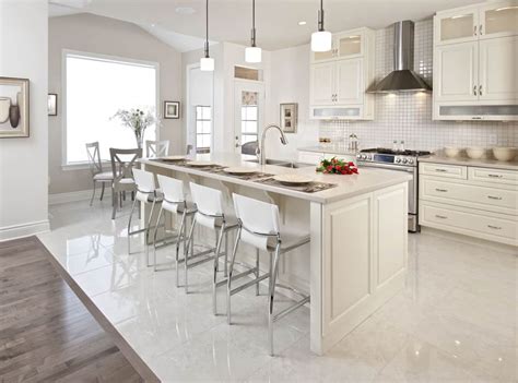 Pulls for the drawers give the classic farmhouse kitchen look and are modern and clean. Classic Kitchen 26 - Laurysen Kitchens