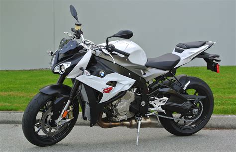 Motorcycle Review 2014 Bmw S1000r Driving