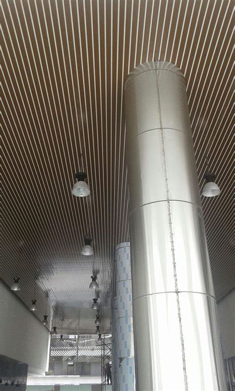 False ceilings are perfect if you want to improve the qualities of a room. Linear 84 RF | Ceiling system, Metal ceiling, False ceiling