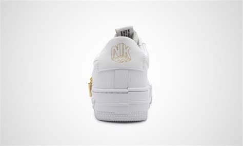White/pixel 0 les produits achetés sur sneakersfromfrance peuvent être livrés dans le monde entier, les colis sont assurés au montant des achats pour garantir un maximum de. Nike WMNS Air Force 1 Pixel (gold chain) - YesFootwear
