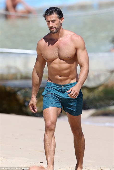 Tim Robards Parades His Six Pack As He Shows Off His Sculpted Physique