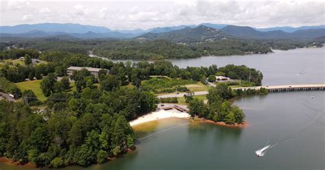 Así es Lake Chatuge, uno de los mejores lagos para visitar en Georgia y