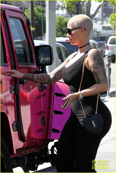 Photo Amber Rose And Wiz Khalifa Get Into A Twitter Feud About Her