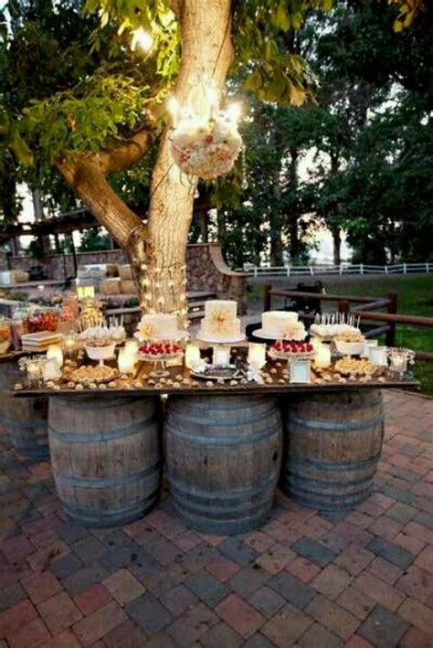 There are some many wonderful country and rustic wedding decorations that we put together for what we think are some of the best in the breed for when planning your wedding! Rustic Wedding Theme Ideas