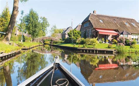 In holland there is a unique village, its name is giethoorn. Best things to do in Giethoorn, Netherlands - Holland.com