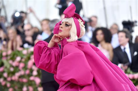 Lady Gaga Eyelashes At The Met Gala 2019 Popsugar Beauty Uk