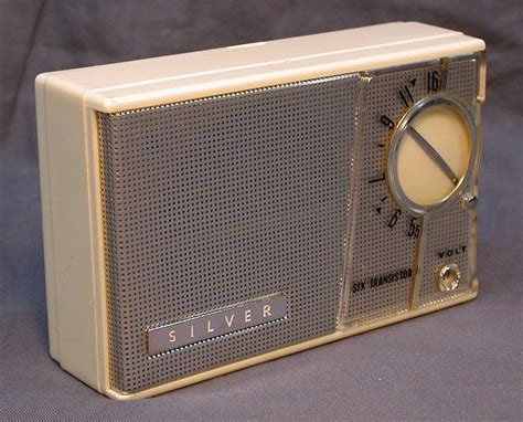 Vintage Silver Transistor Radio Model 6tr 100 Am Band 6 Flickr