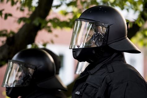 Namun, harus diingat bahwa 31 mei 2019 masih masuk meski pada 30 mei 2019 adalah hari libur. 1. Mai 2019 Krawalle im News-Ticker: Linke verlangen ...