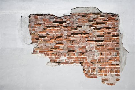 Screeding takes any excess plaster off the wall to give it a. How to Create Faux Exposed Brick Wall Using Venetian ...