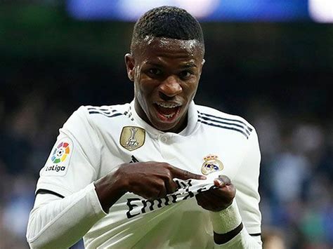 Vinicius had to stay with his uncle, ulysses in piedade, a municipality in são paulo which is much closer this was a time vinicius junior's parents had hoped to convert their son from a futsal to an. Los motivos que han hecho a Vinicius ser titular en el Madrid