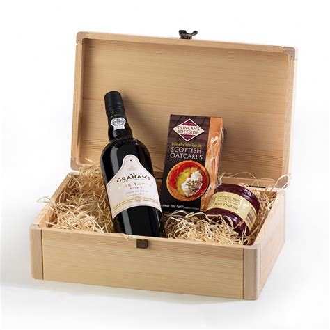 12.5 x 12.5 x 12.5 (h) cm / 4.92 x 4.92 x 4.92 (h) inch material. Tawny Port, Stilton & Crackers in Hamper Wood Box
